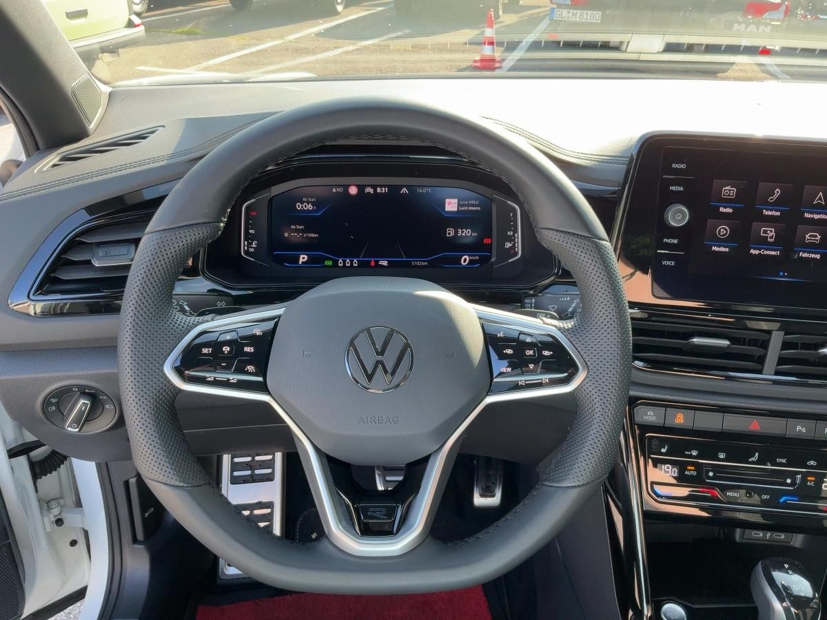 Volkswagen T-Roc 1.5 TSI R-Line - Samsaru's Car Outlet