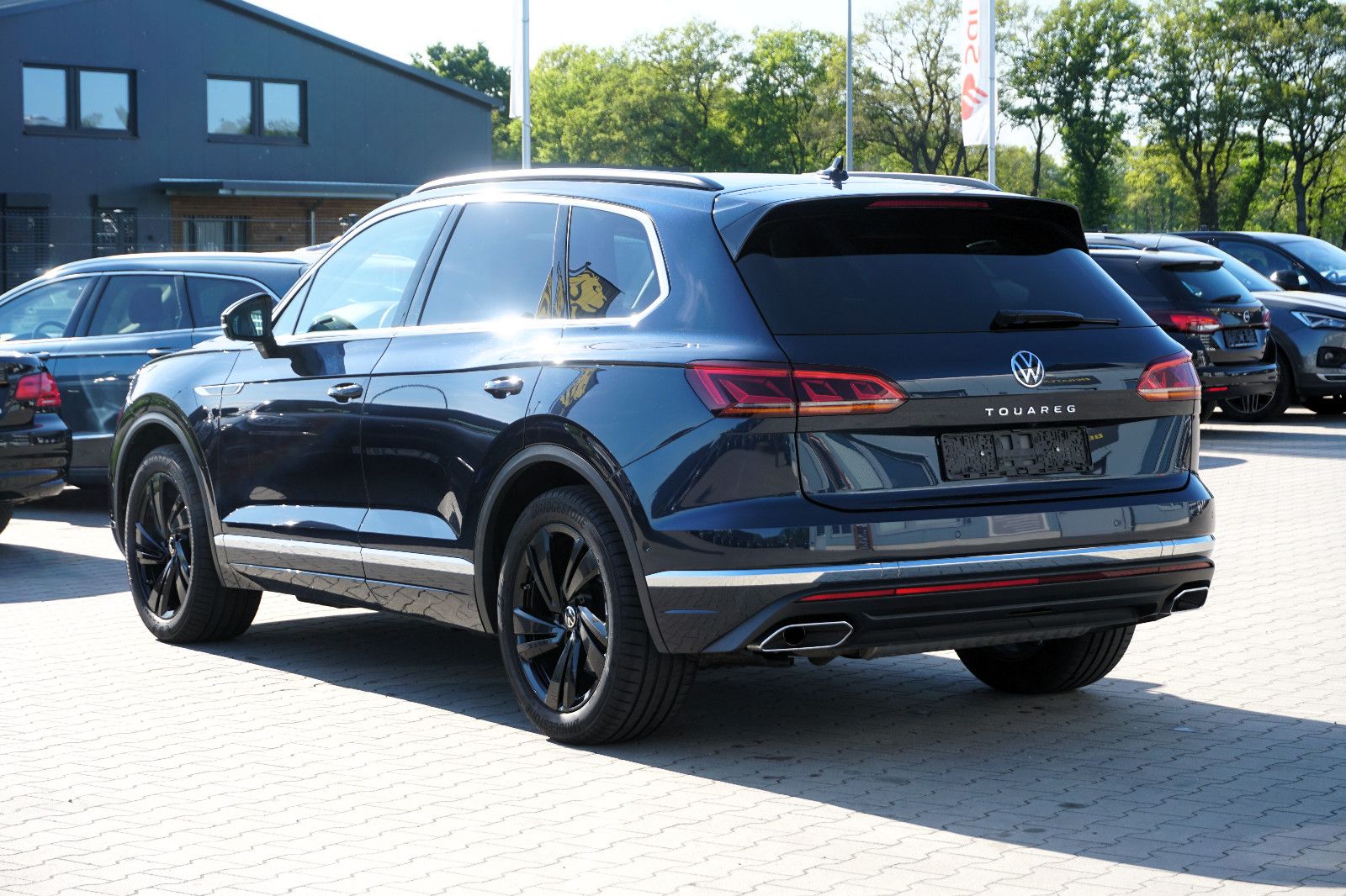 Volkswagen Touareg Elegance 4Motion - Samsaru's Car Outlet