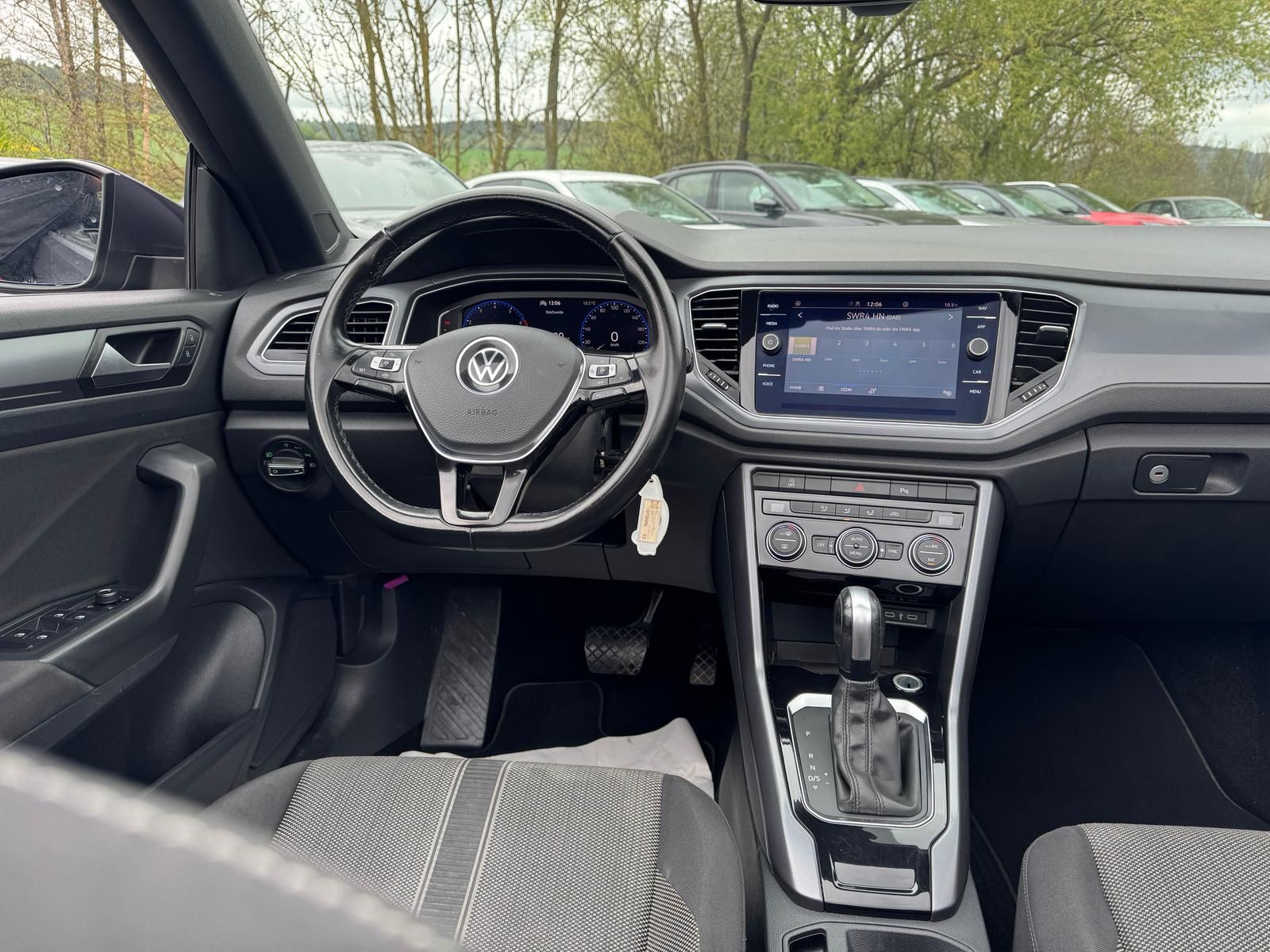 Volkswagen T-Roc 1.5 TSI Style - Samsaru's Car Outlet