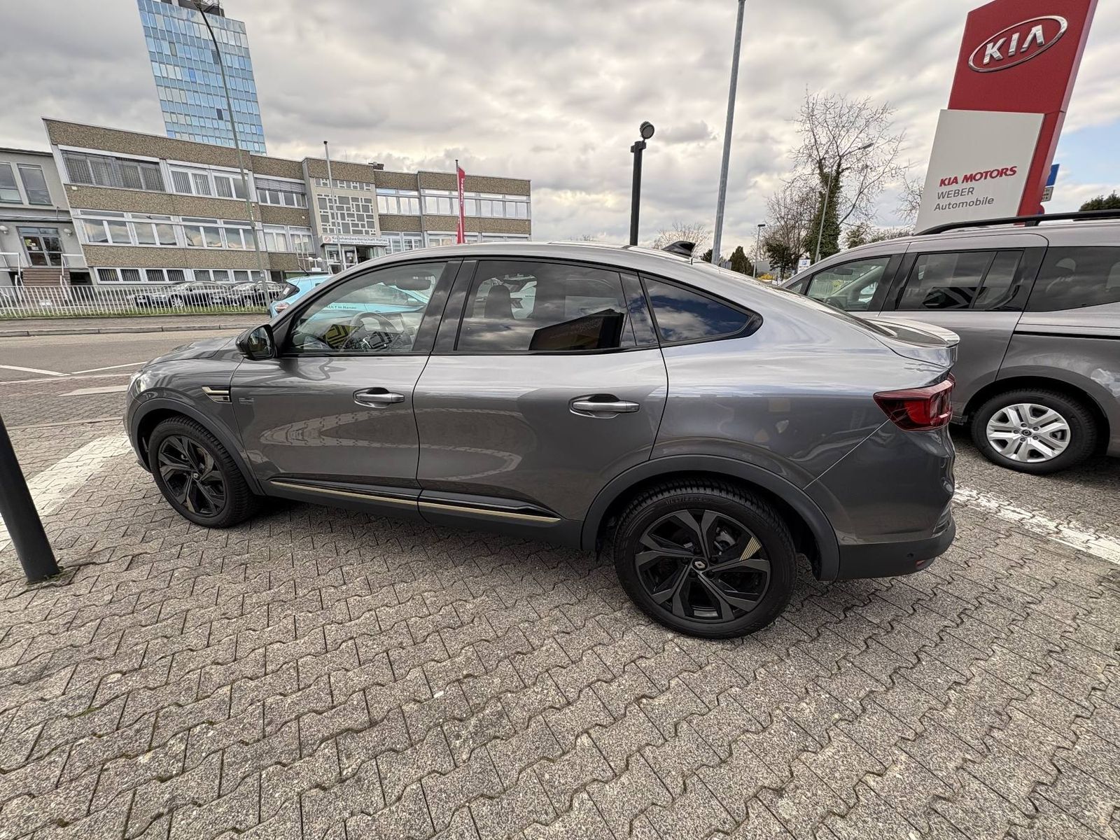 Renault Arkana E-Tech Hybrid TCe 145 Engineered - Samsaru's Car Outlet