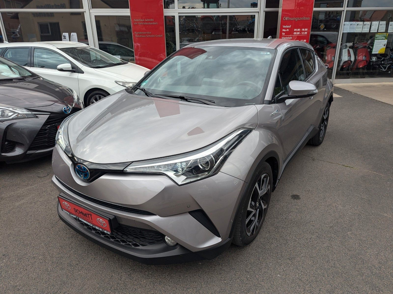 Toyota C-HR Hybrid Club - Samsaru's Car Outlet