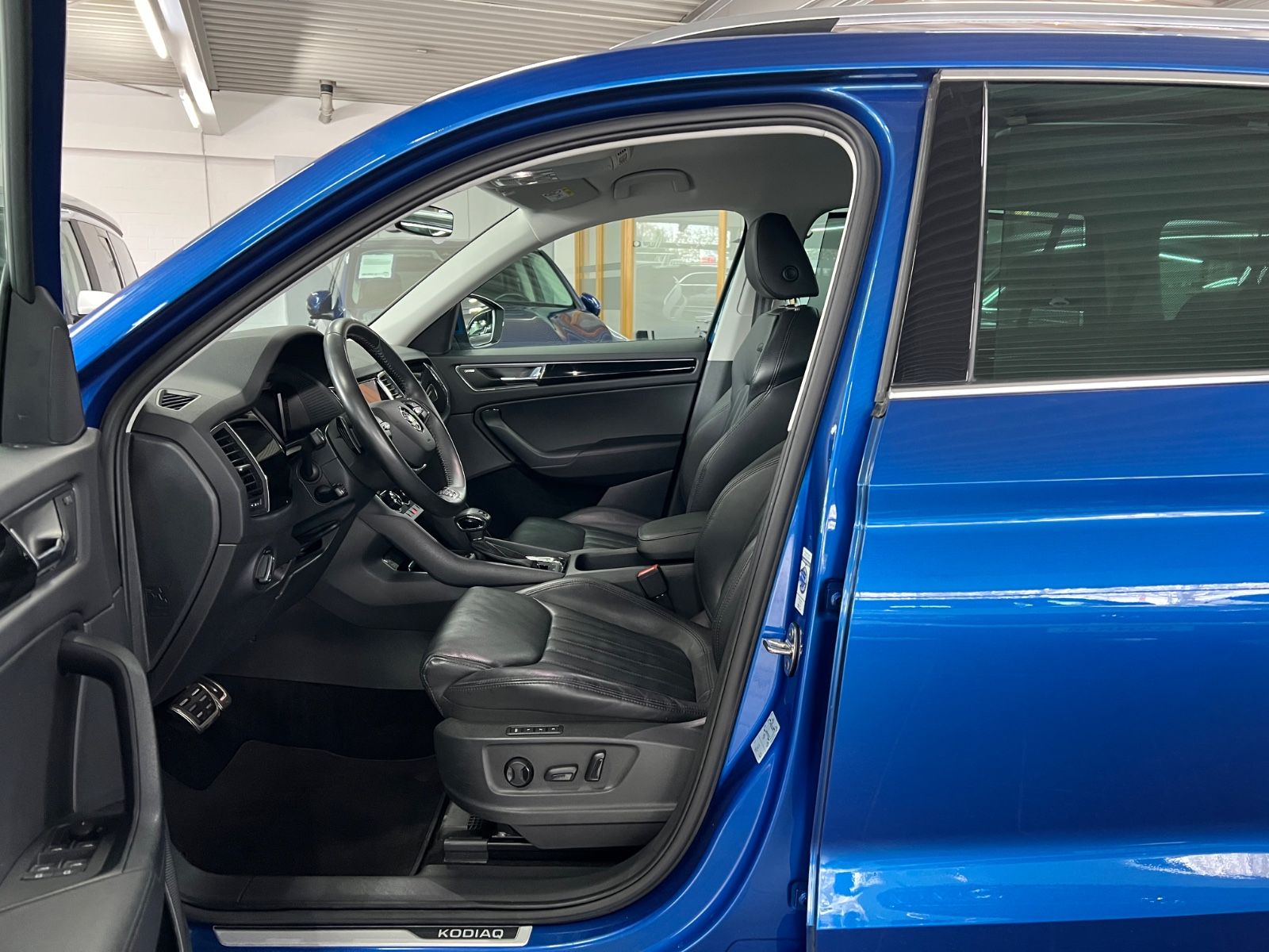 Skoda Kodiaq 200 PS L&K 4x4 AHK+360°+VC+Tablet+ASSIST