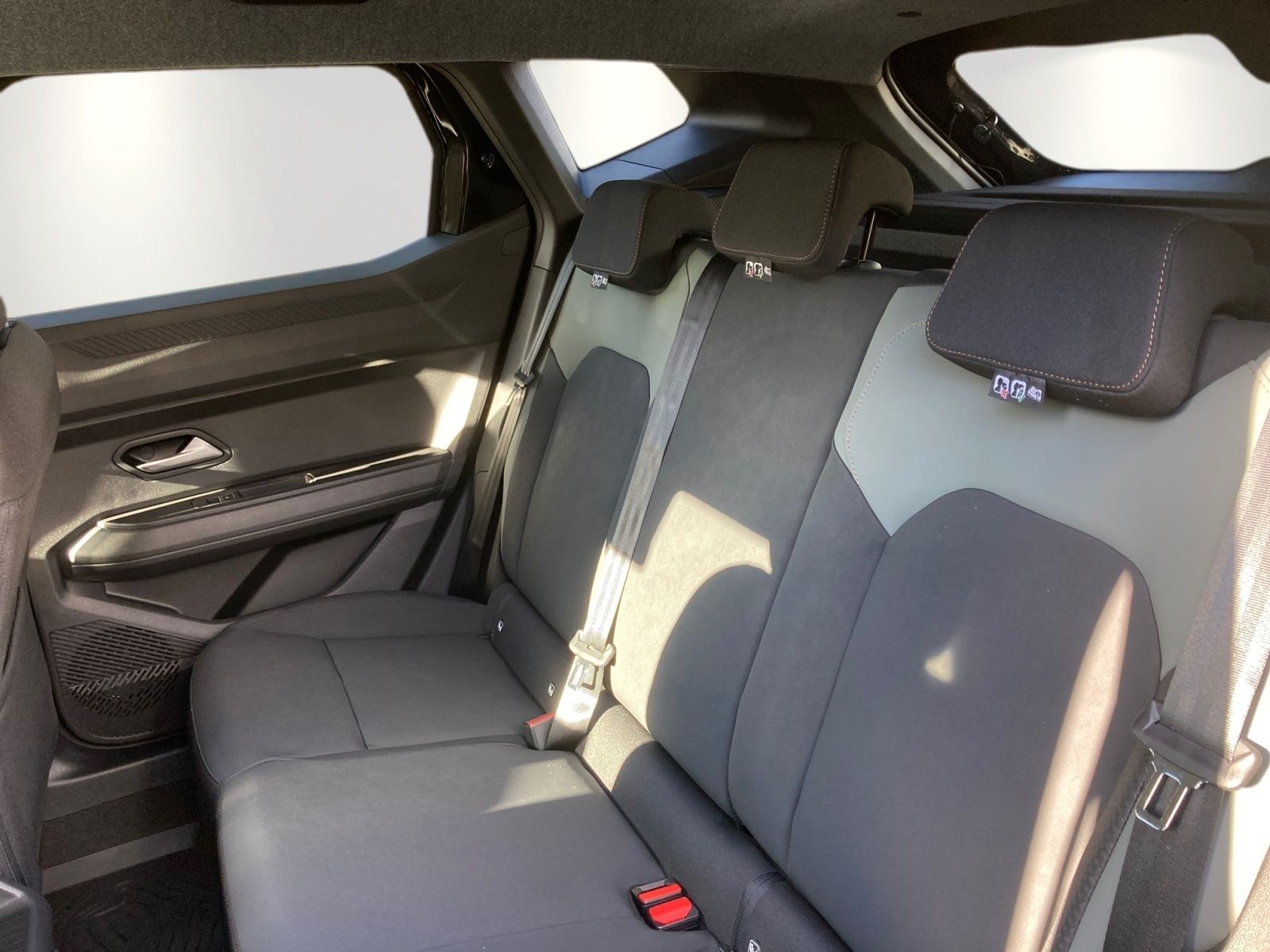Dacia Duster Extreme Hybrid 140 - Samsaru's Car Outlet