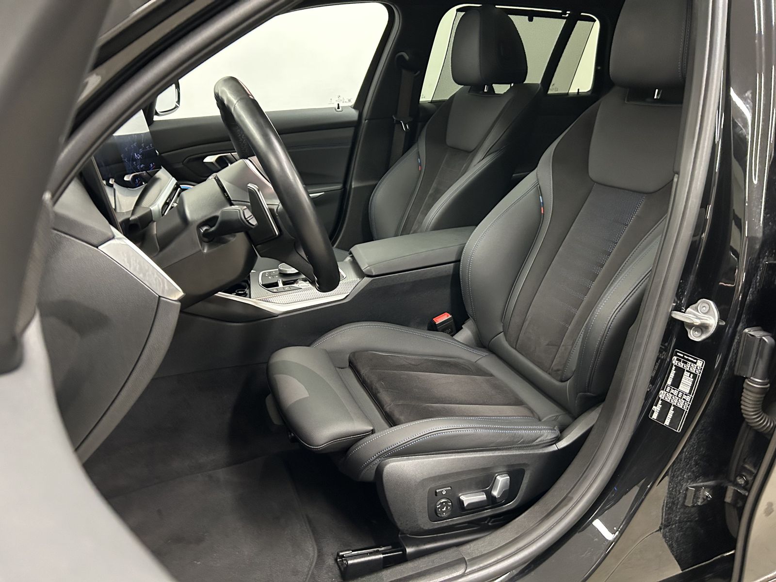 BMW 320d Touring M Sportpaket - Samsaru's Car Outlet