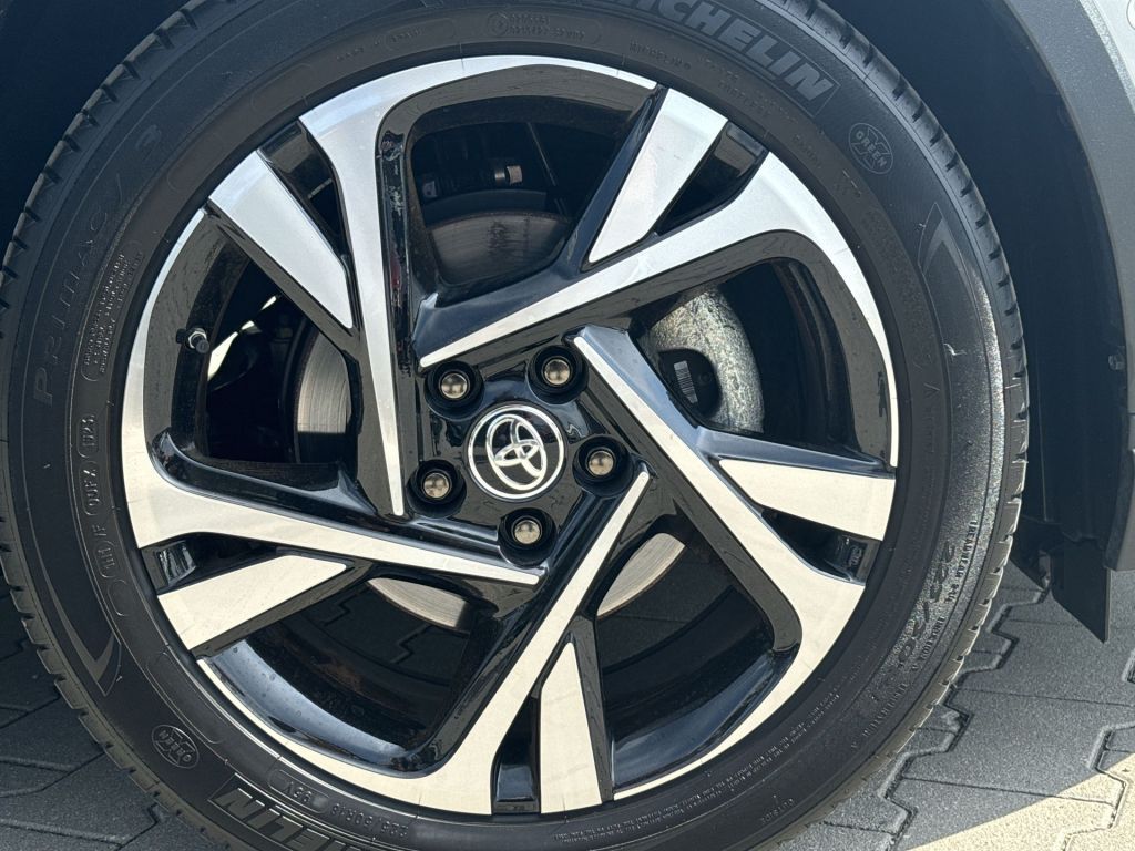 Toyota C-HR Hybrid - Samsaru's Car Outlet
