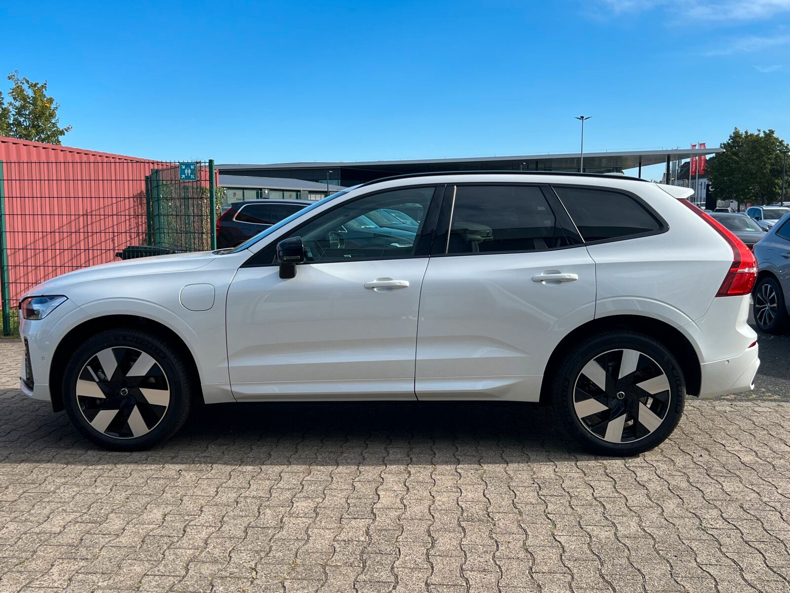 Volvo XC60 T6 Plus Dark AHK|PANO|20"|LEDER|FLED|