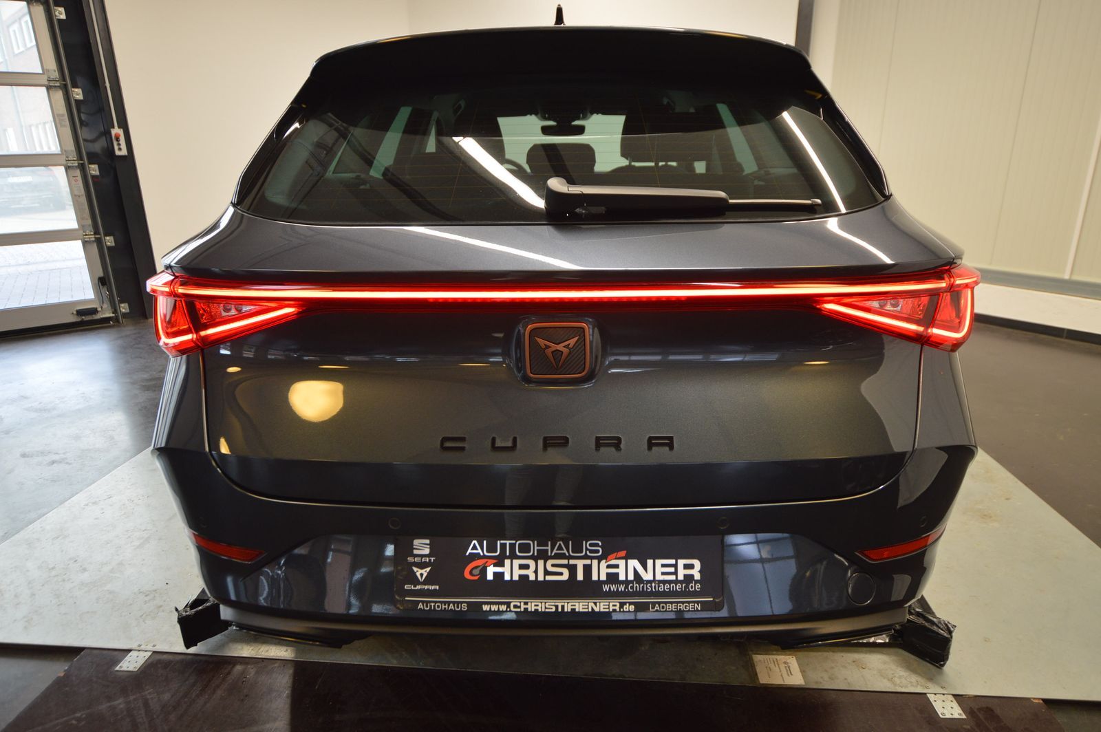 Cupra Leon Sportstourer 1.5 eTSI - Samsaru's Car Outlet