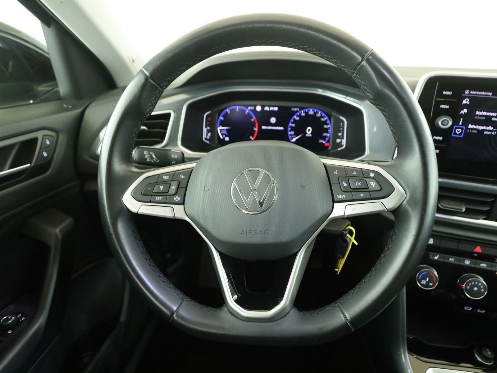 Volkswagen T-Roc 1.0 TSI Style - Samsaru's Car Outlet