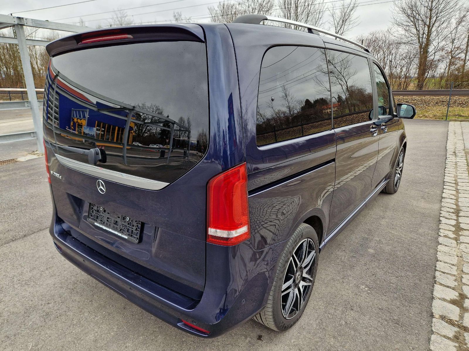 Mercedes-Benz V 250 EDITION - Samsaru's Car Outlet