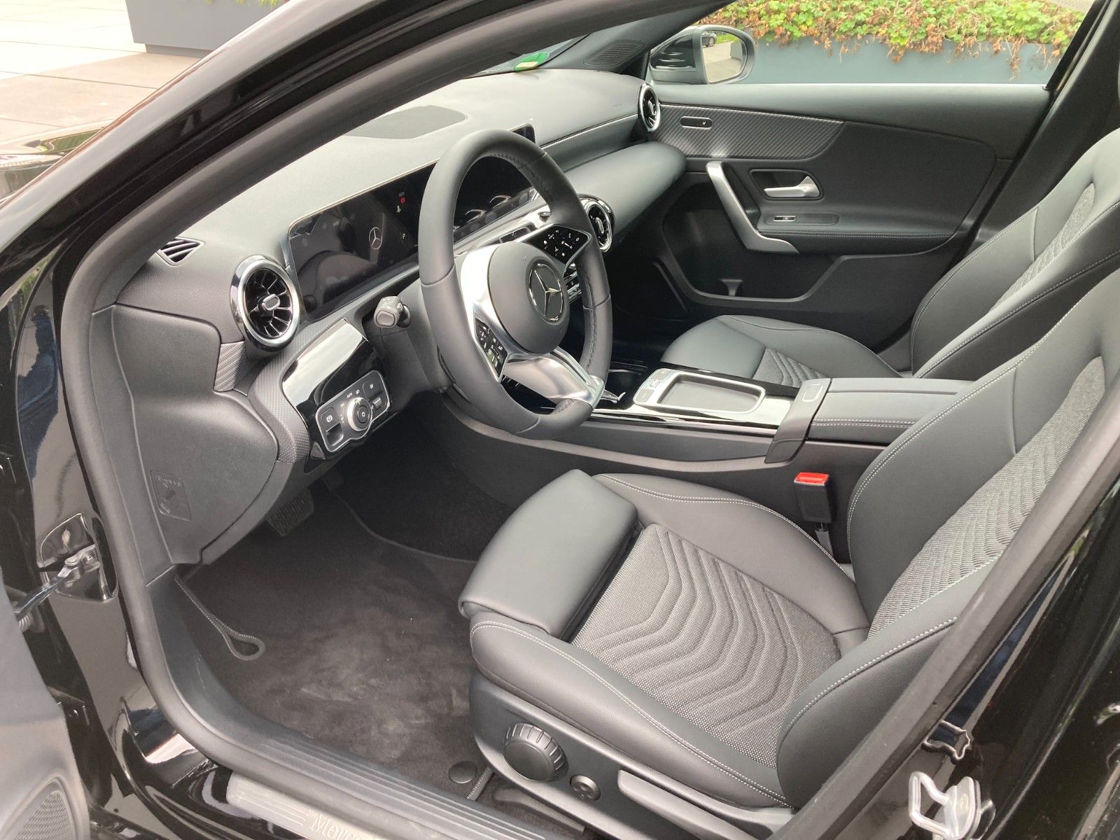 Mercedes-Benz A 250 e - Samsaru's Car Outlet