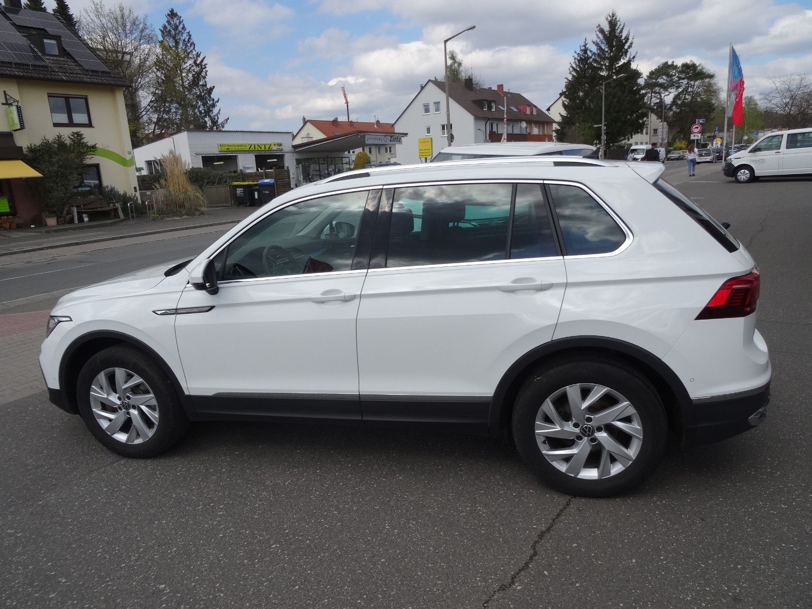 Volkswagen Tiguan 2.0 TDI SCR DSG 4MOTION Elegance - Samsaru's Car Outlet