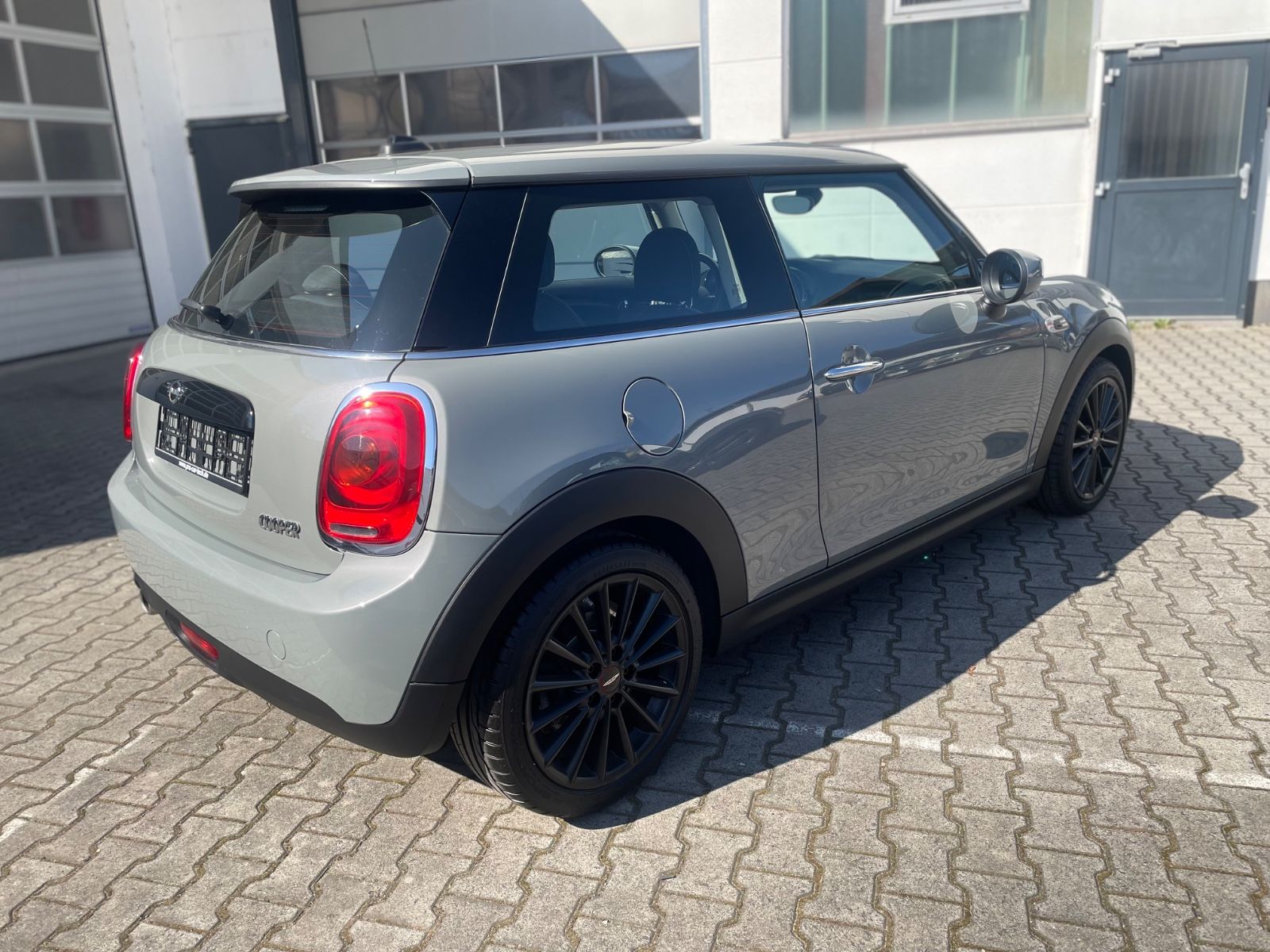 MINI Cooper - Samsaru's Car Outlet
