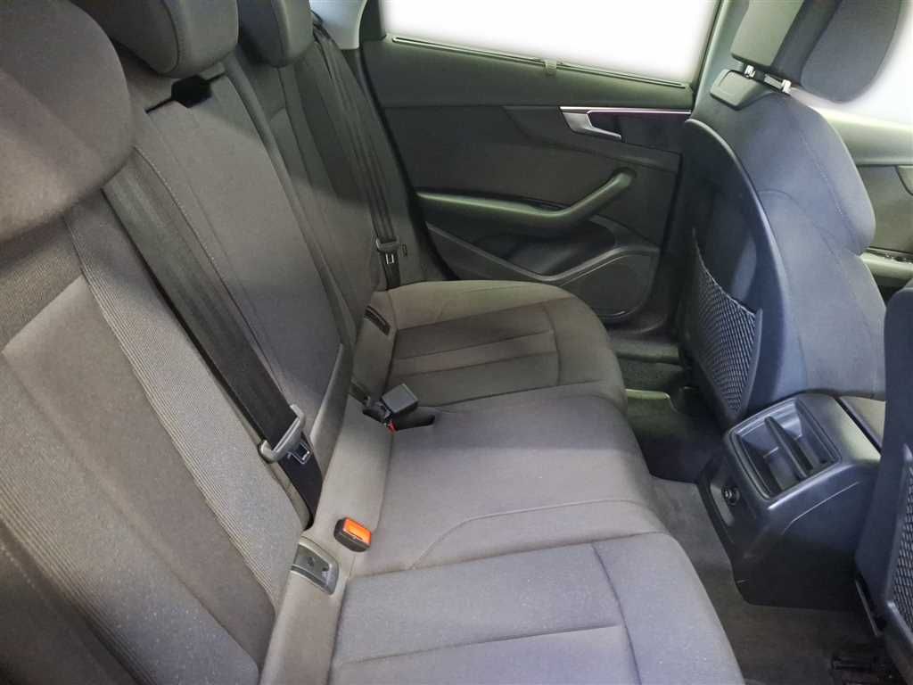 Audi A4 Avant 40 2.0 TFSI quattro S-tronic - Samsaru's Car Outlet