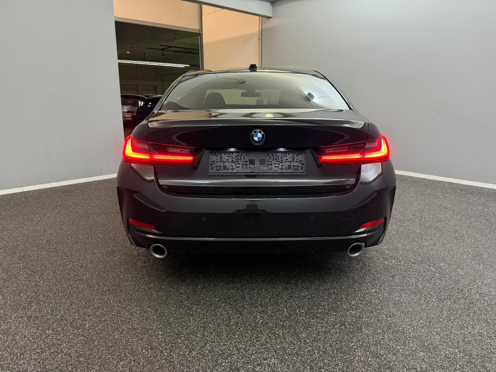 BMW 320d xDrive Limo SHADOW-LINE WIDE*LED*DRIVE ASSI