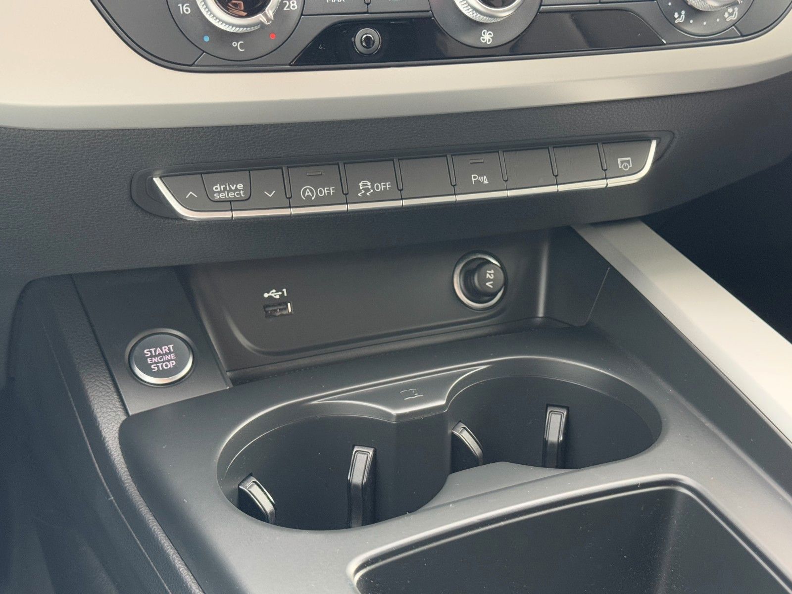 Audi A4 Av.40 TDI quattro advanced - Samsaru's Car Outlet