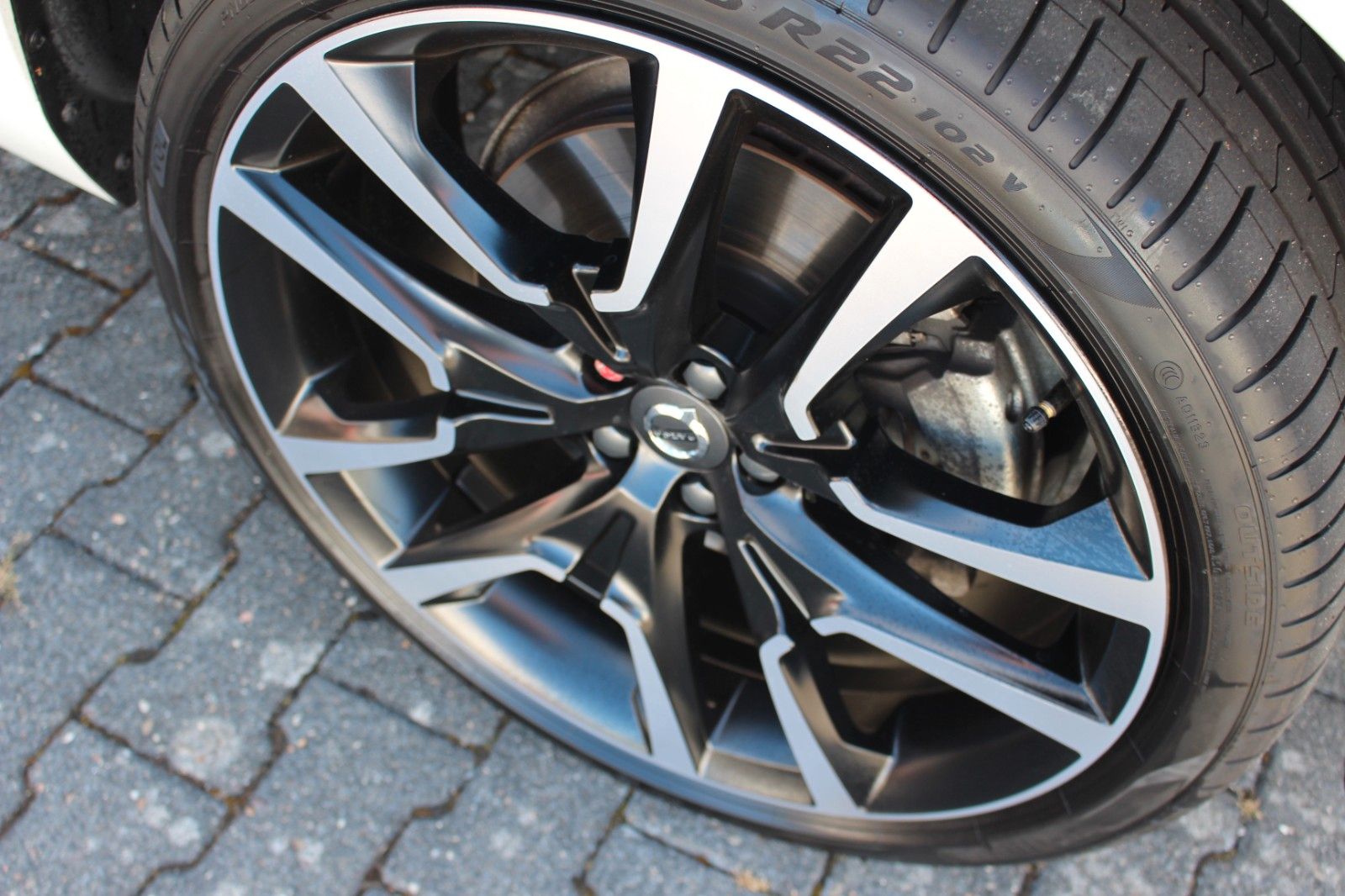 Volvo XC60 B5 Benzin Ultra Dark Massagesitze