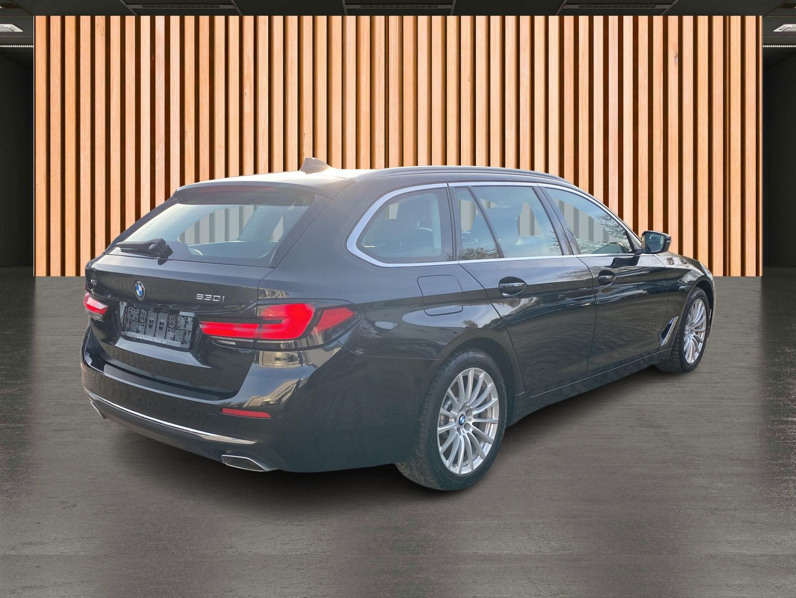BMW 530 i xDrive Luxury Line*KeyGo*AHK*