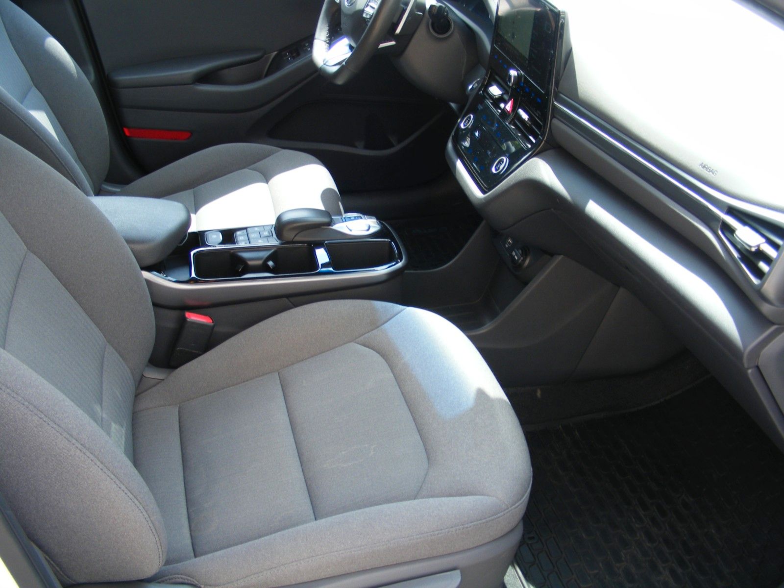 Hyundai IONIQ Elektro Trend - Samsaru's Car Outlet