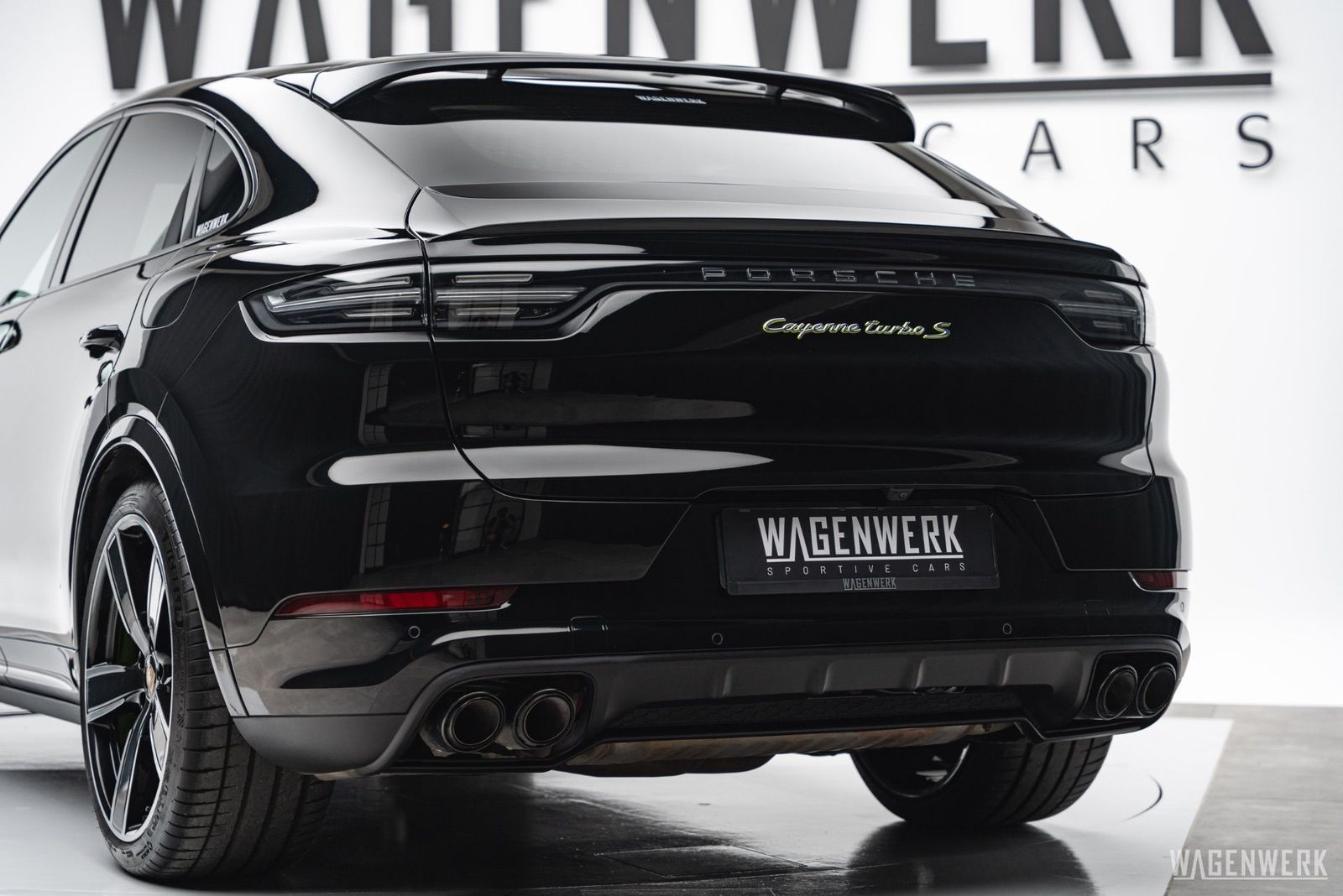 Porsche Cayenne Coupé Turbo S E-Hybrid MASSAGE AHV INNOD