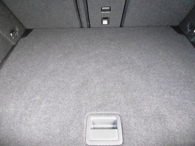 Volkswagen Golf VIII 2.0 TDI Life - Samsaru's Car Outlet