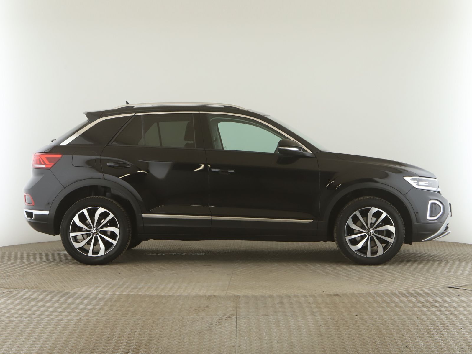 Volkswagen T-Roc 1.0 TSI Style - Samsaru's Car Outlet