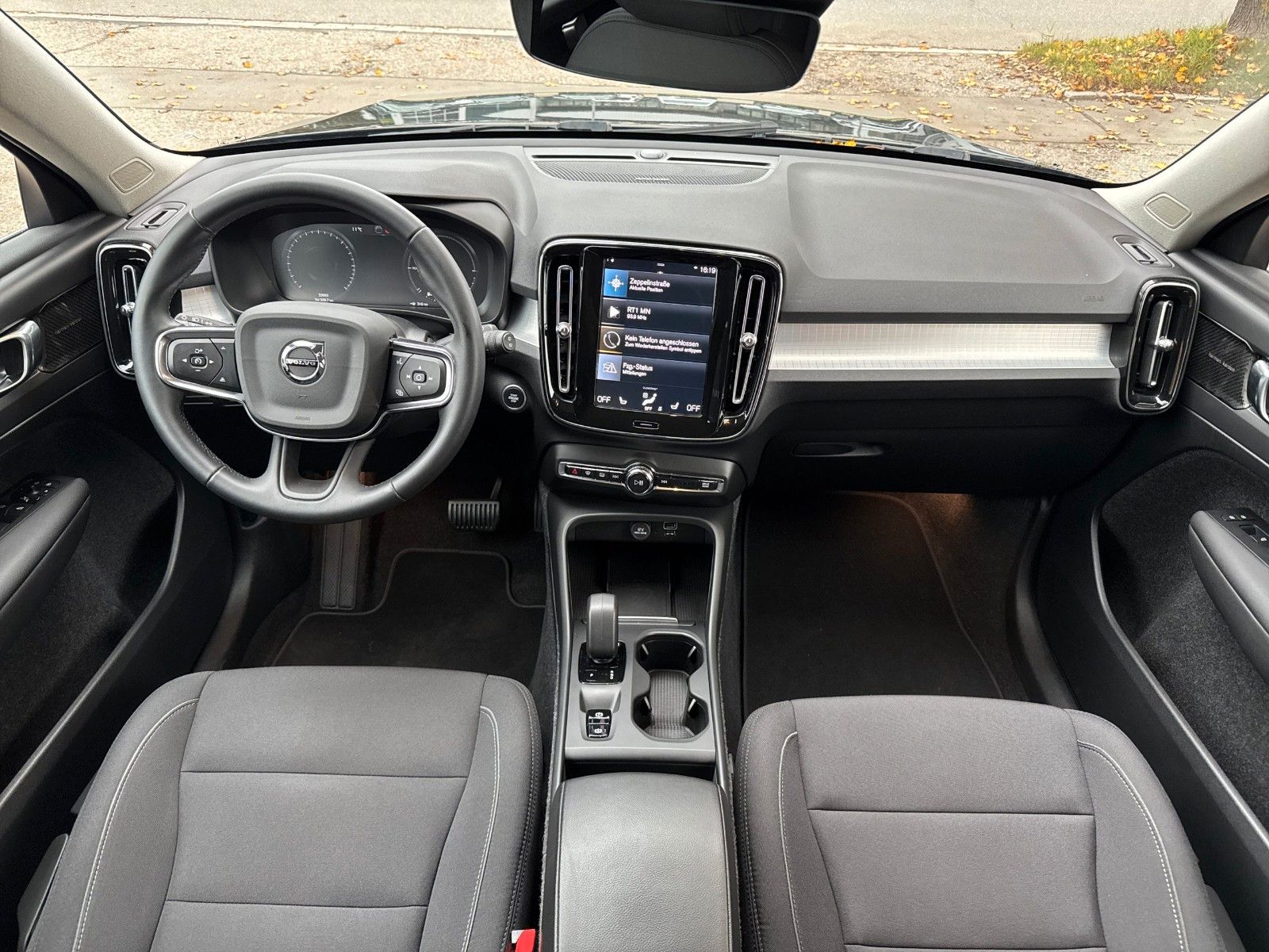 Volvo XC 40 Core Recharge Plug-In,  TEMPOMAT , AHK