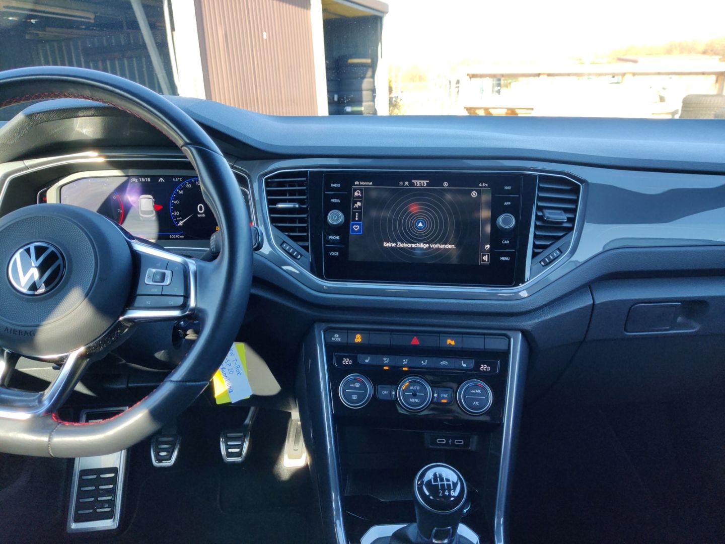 Volkswagen T-Roc 1.5 TSI R-Line - Samsaru's Car Outlet