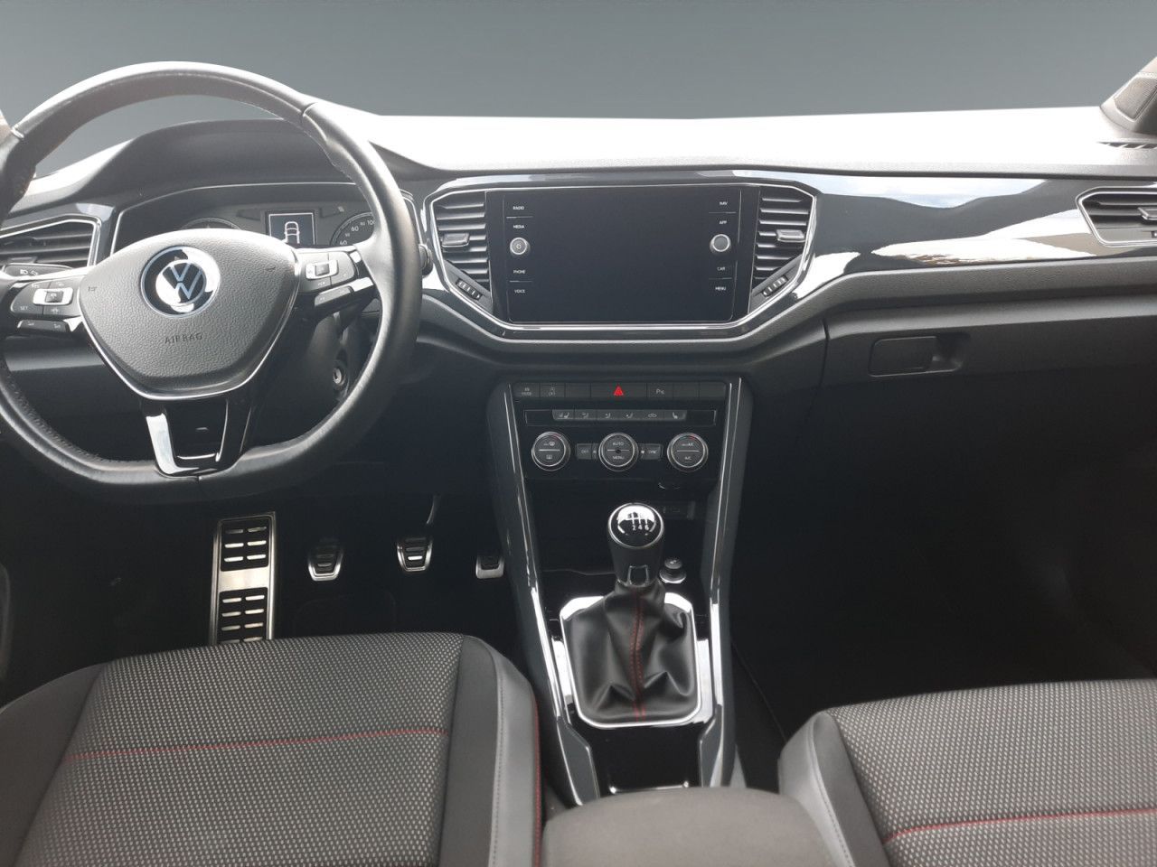 Volkswagen T-Roc 1.5 TSI Sport - Samsaru's Car Outlet