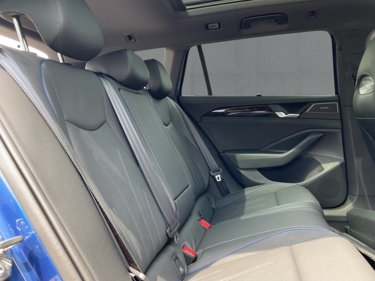 Volkswagen Passat Variant 1.5 eHYBRID R-LINE 5JG+AHK+PANO