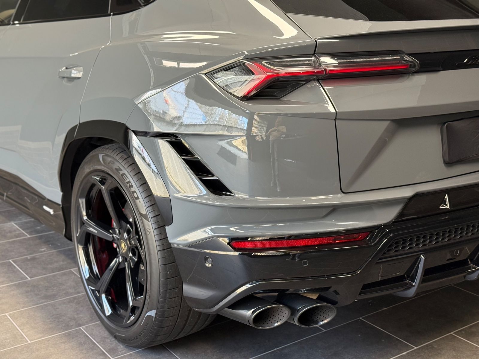 Lamborghini Urus S - Samsaru's Car Outlet