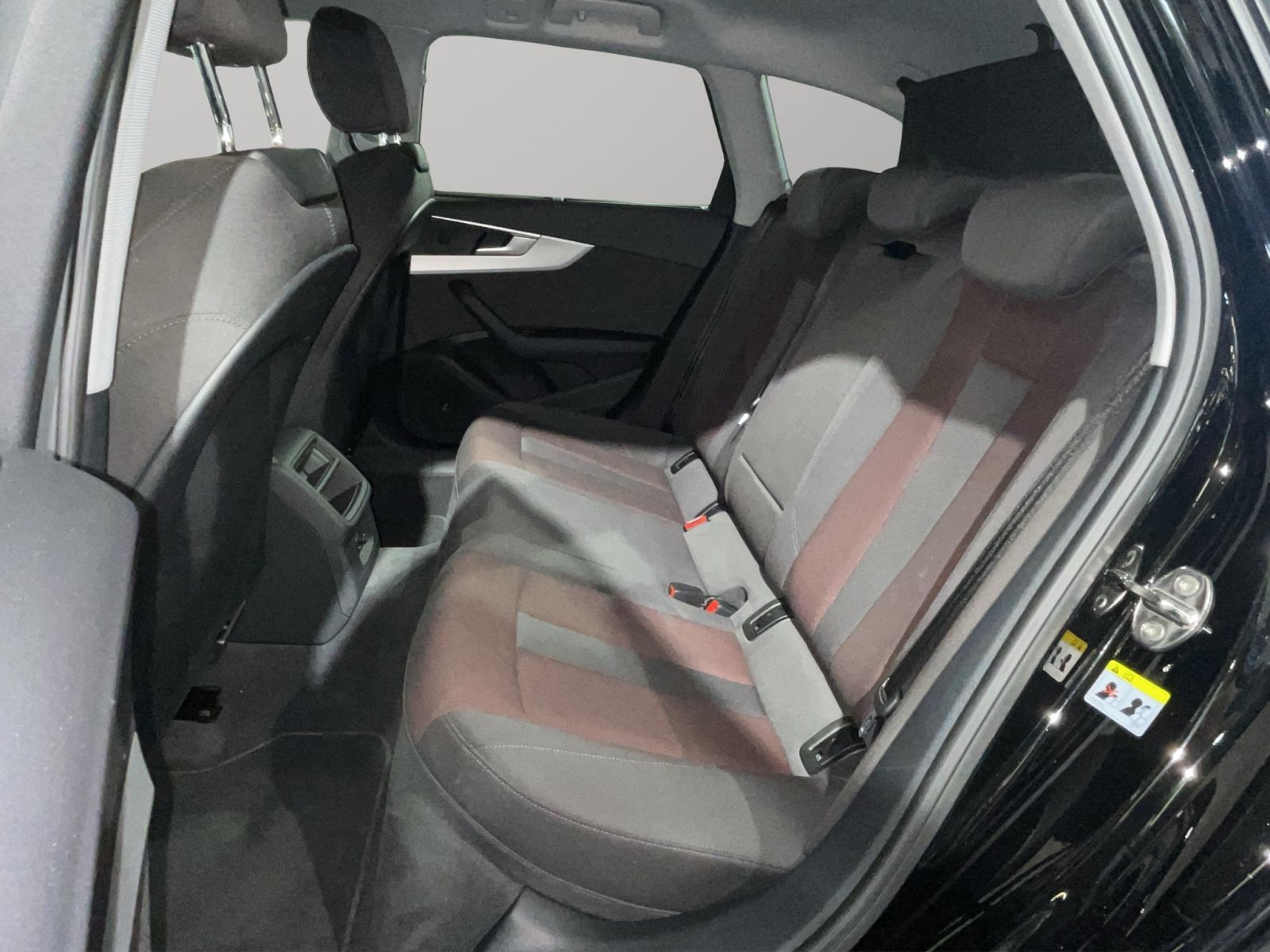 Audi A4 Avant 40 TDI quattro S tronic - Samsaru's Car Outlet
