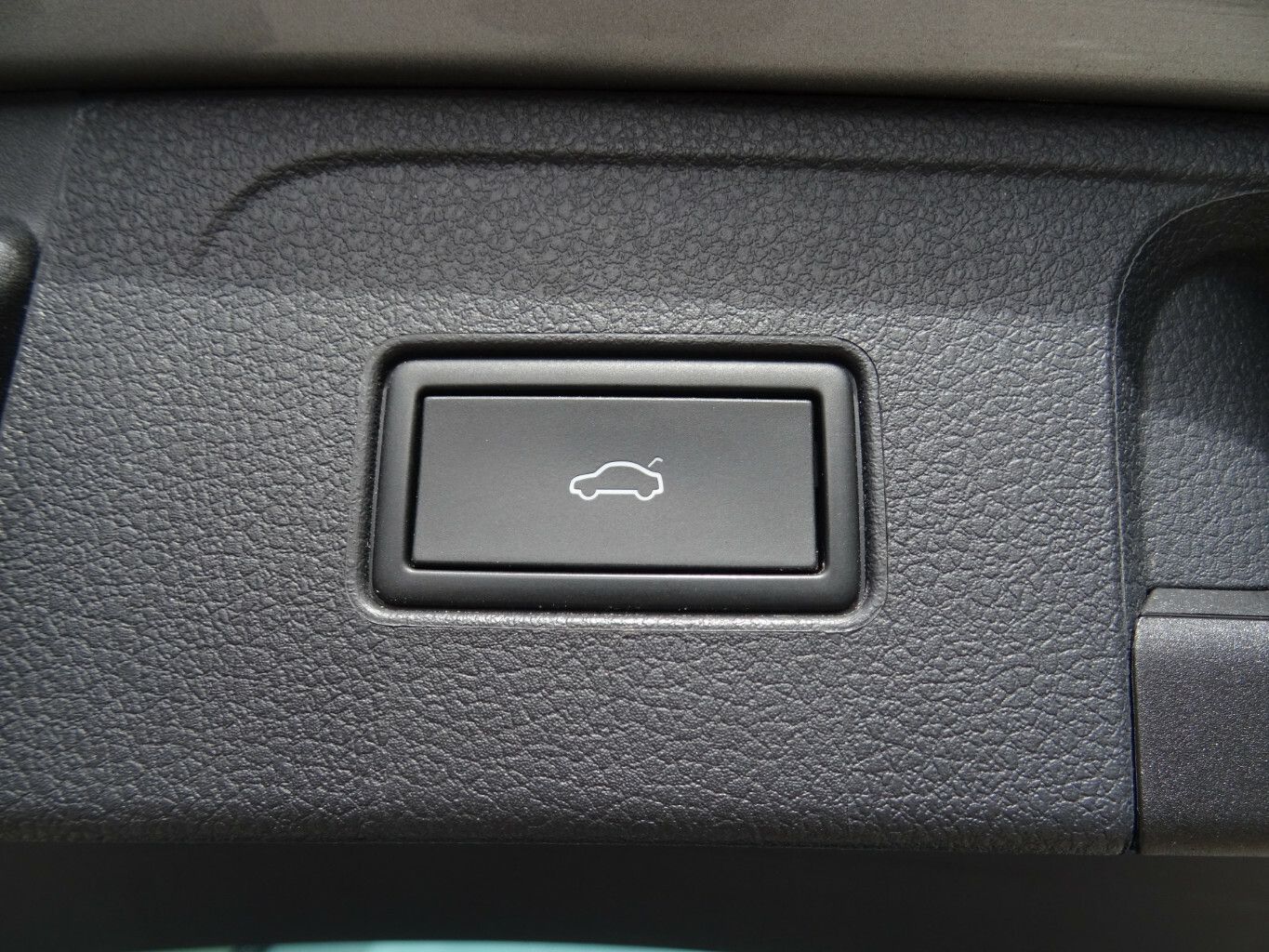 Volkswagen Passat Variant 2.0 TDI Autom - Samsaru's Car Outlet