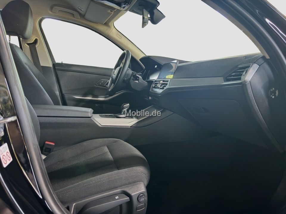 BMW 330d xDrive Touring Advantage - Samsaru's Car Outlet