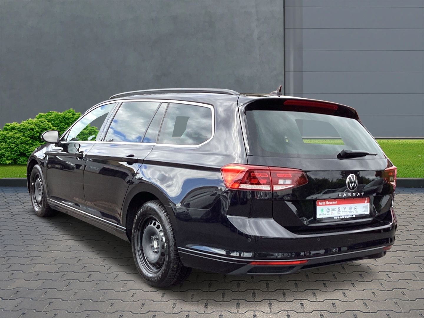 Volkswagen Passat Variant Business 2.0 TDI - Samsaru's Car Outlet