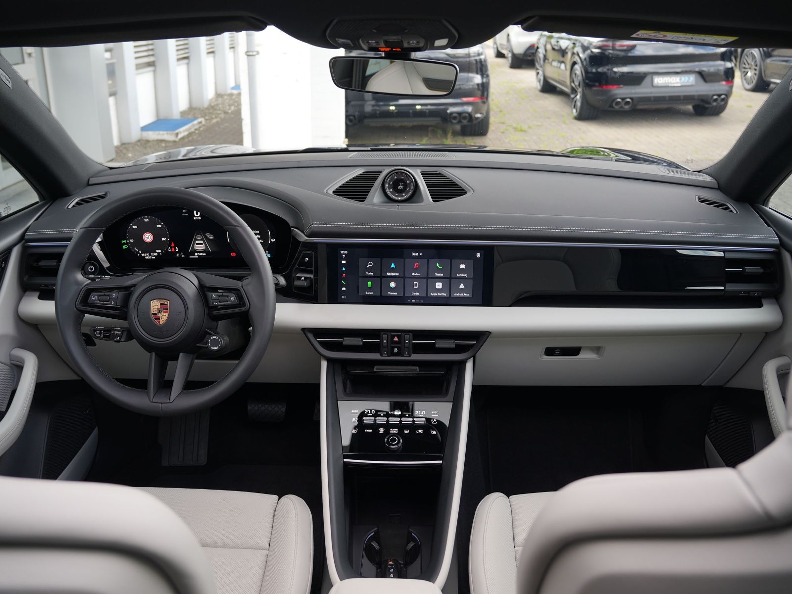 Porsche Macan 4 - Samsaru's Car Outlet