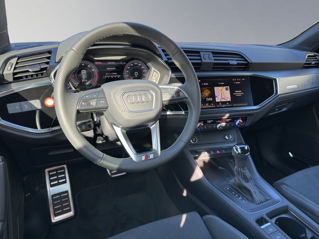 Audi Q3 35 1.5 TFSI S-tronic S line ACC MATRIX-LED