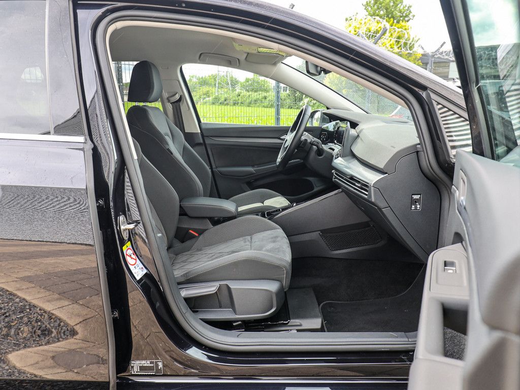 Volkswagen Golf VIII 1.5 e TSI Style DSG - Samsaru's Car Outlet