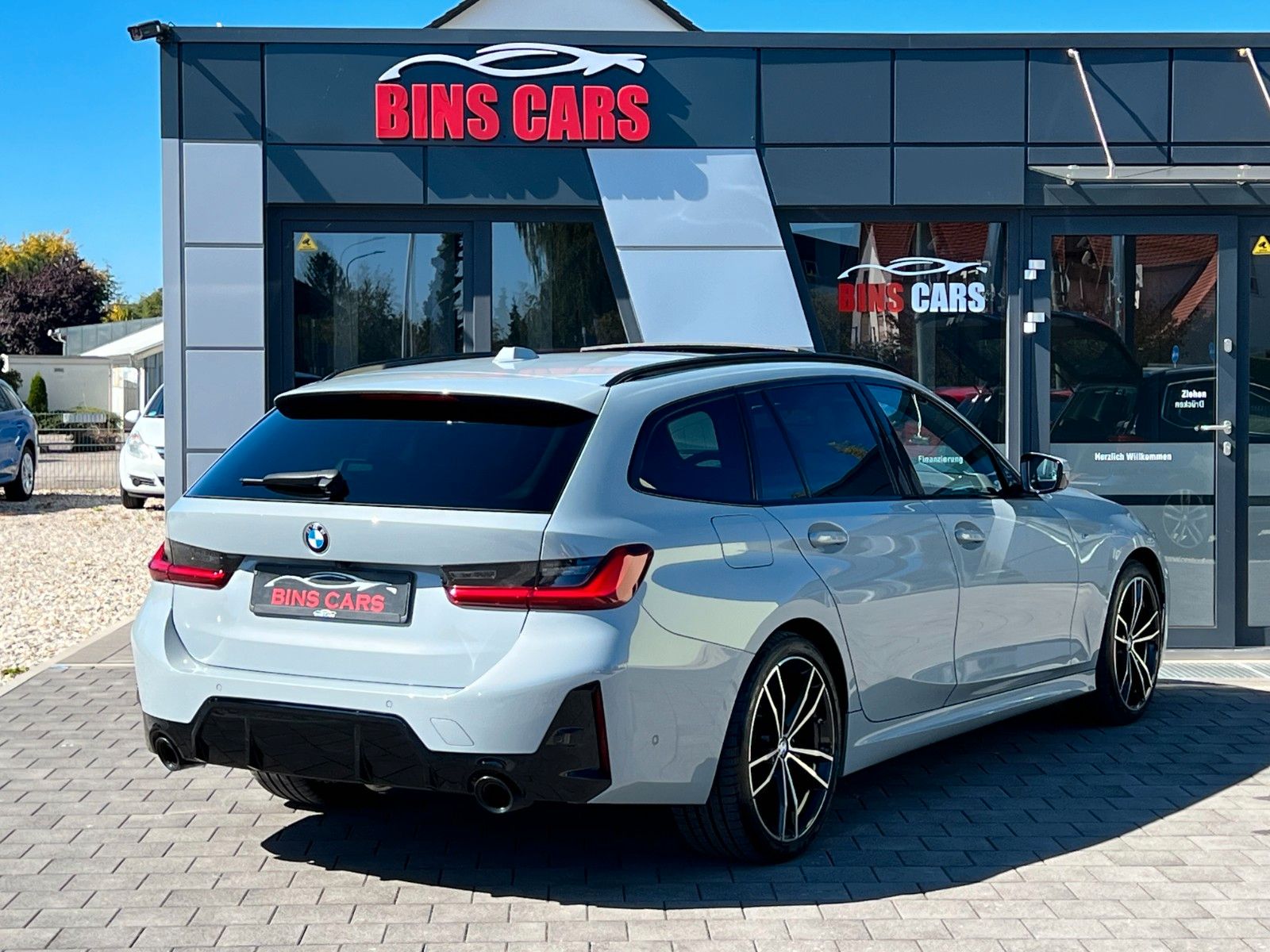 BMW 320d xDrive M Sport*360°HUD*Pano*HK*Standhzg*ACC