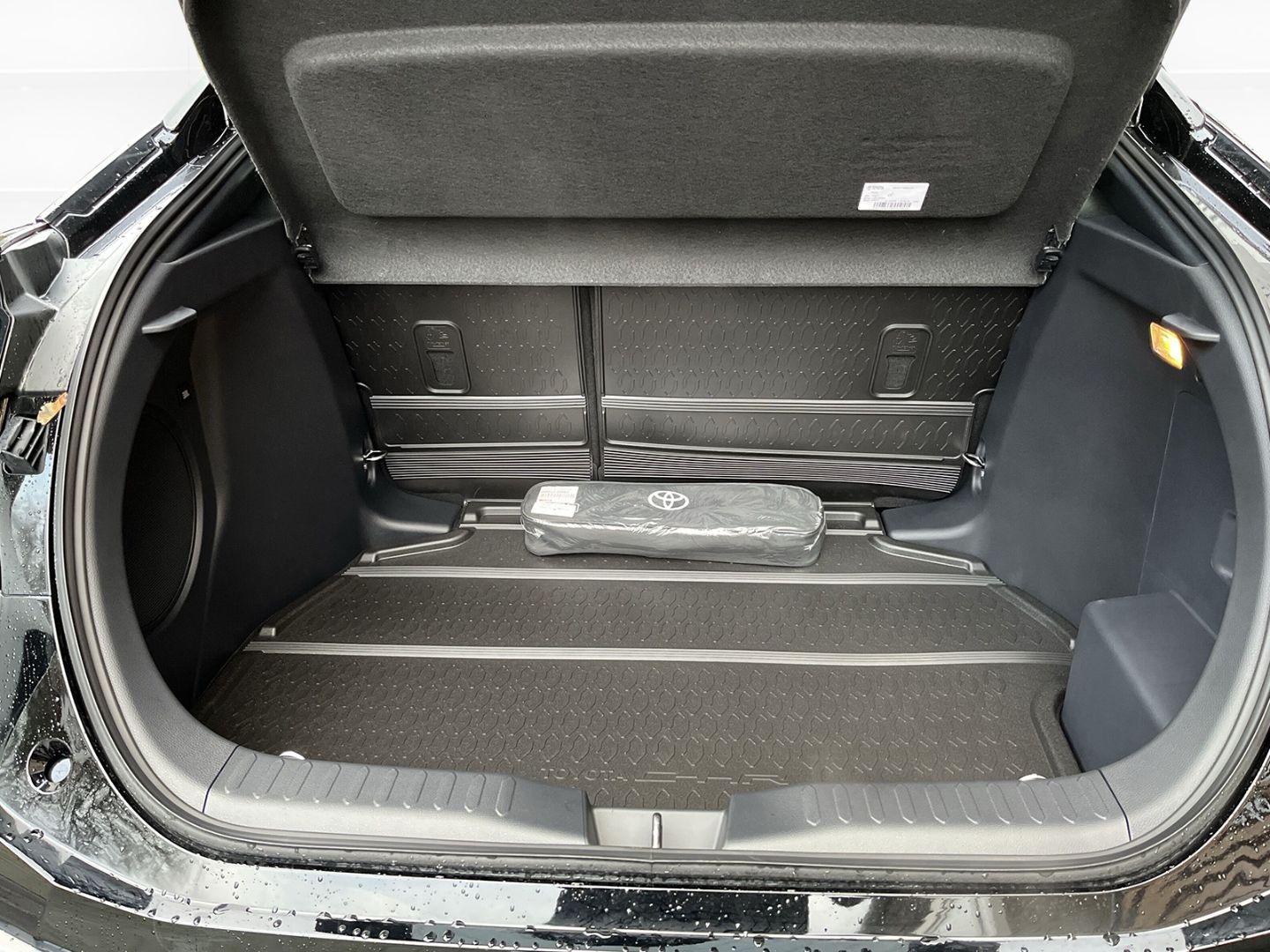 Toyota C-HR Hybrid GR SPORT Premiere 4x4 - Samsaru's Car Outlet