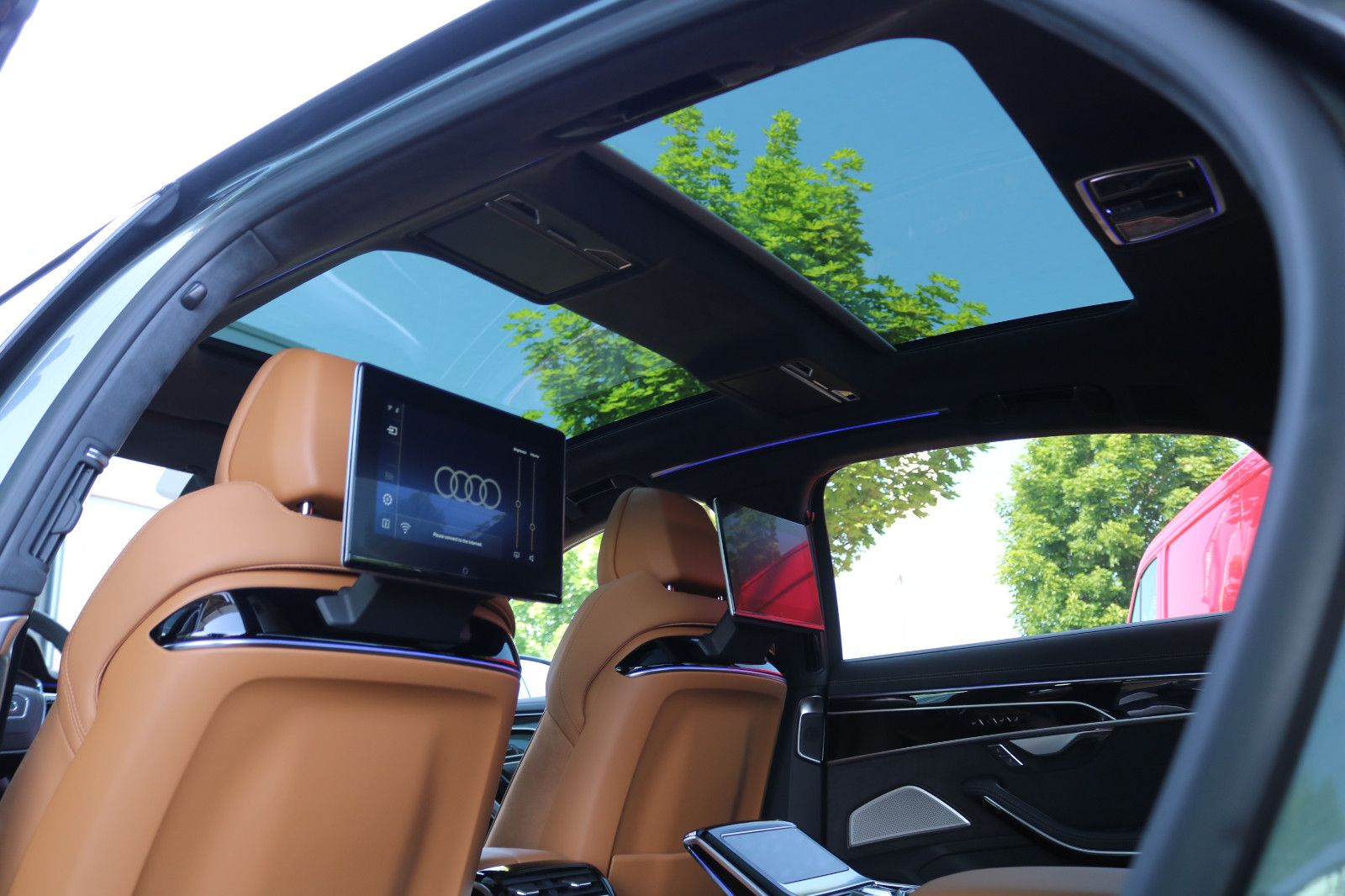 Audi A8 L 60 TFSI e Lang S line - Samsaru's Car Outlet