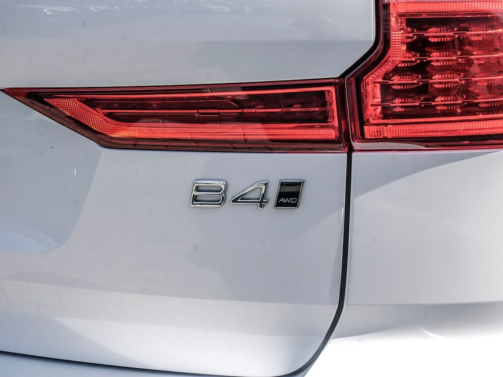 Volvo XC60 B4 Plus Dark AWD