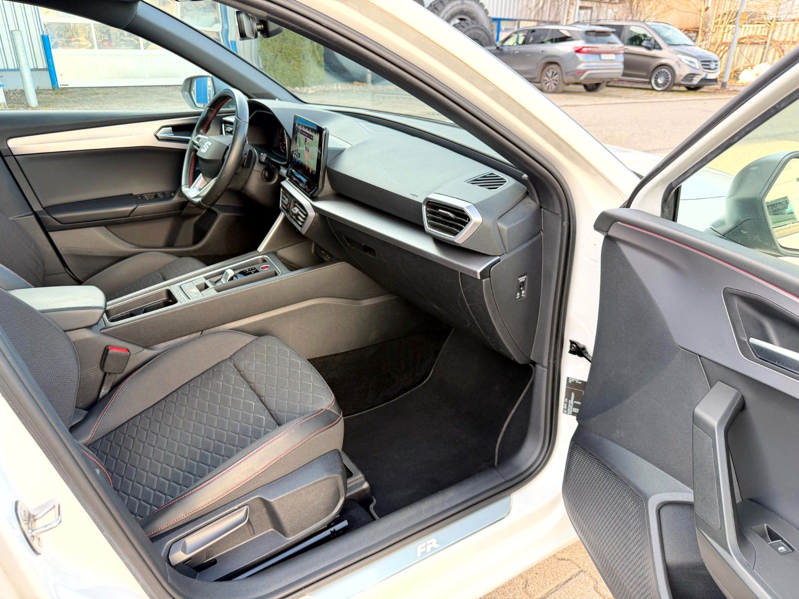 Seat Leon 1.5 eTSI ACT FR DSG Sportstourer Navi_Kamer