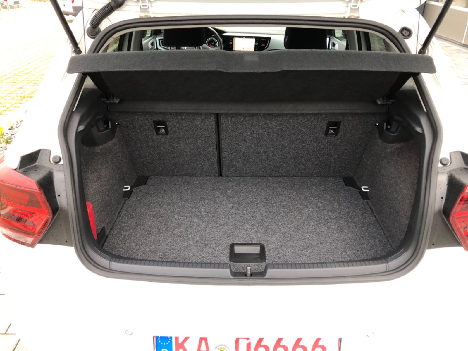 Volkswagen Polo VI Active - Samsaru's Car Outlet