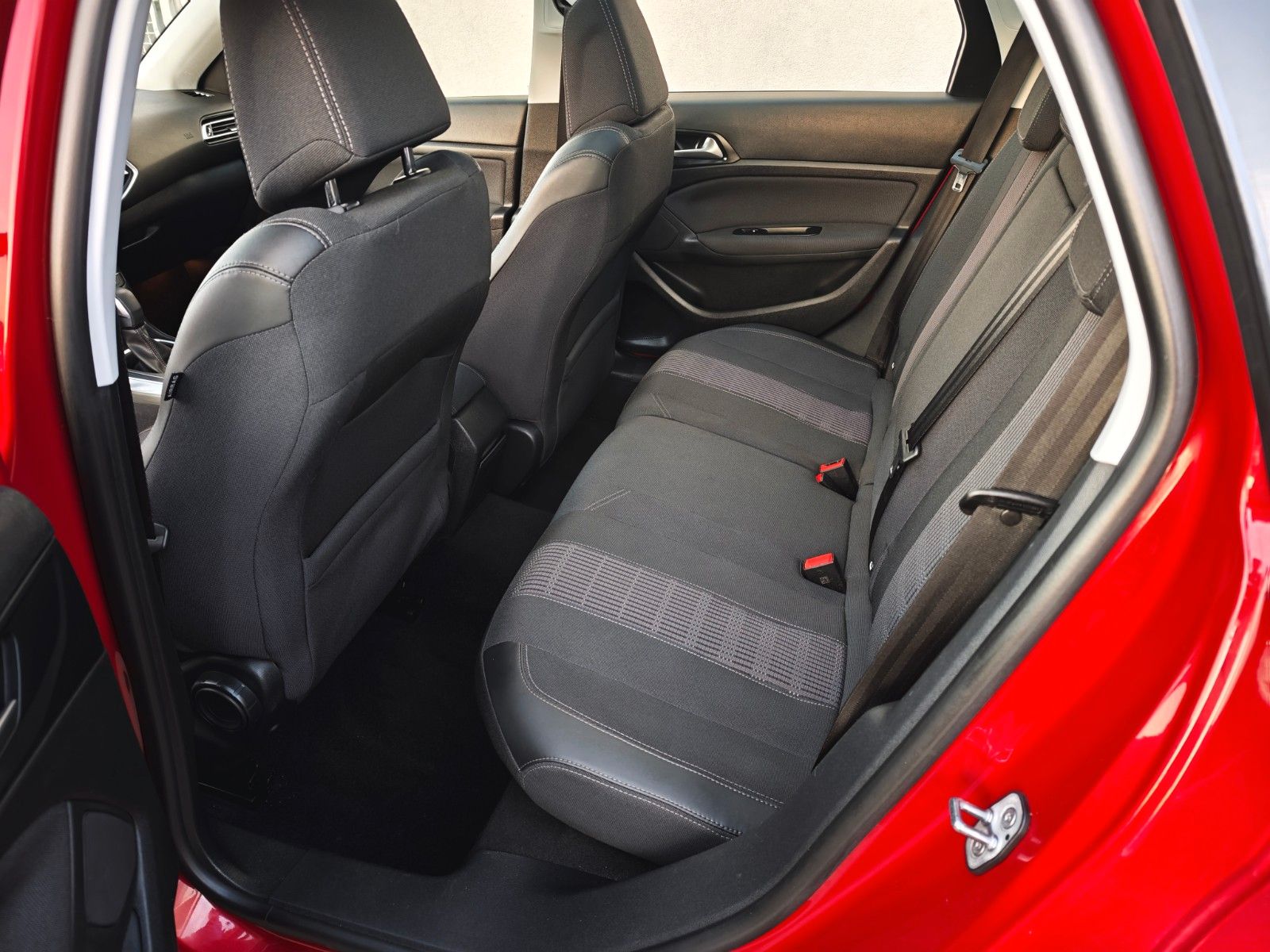 Peugeot 308 BlueHDi 130 EAT6 Allure - Samsaru's Car Outlet