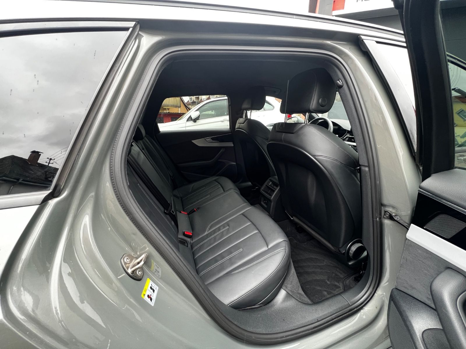 Audi A4 Avant 40 TDI S line - Samsaru's Car Outlet