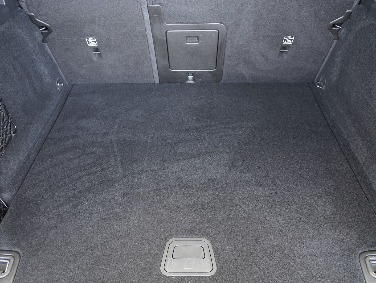 Volvo XC60 B4 D AWD Plus Dark - Samsaru's Car Outlet