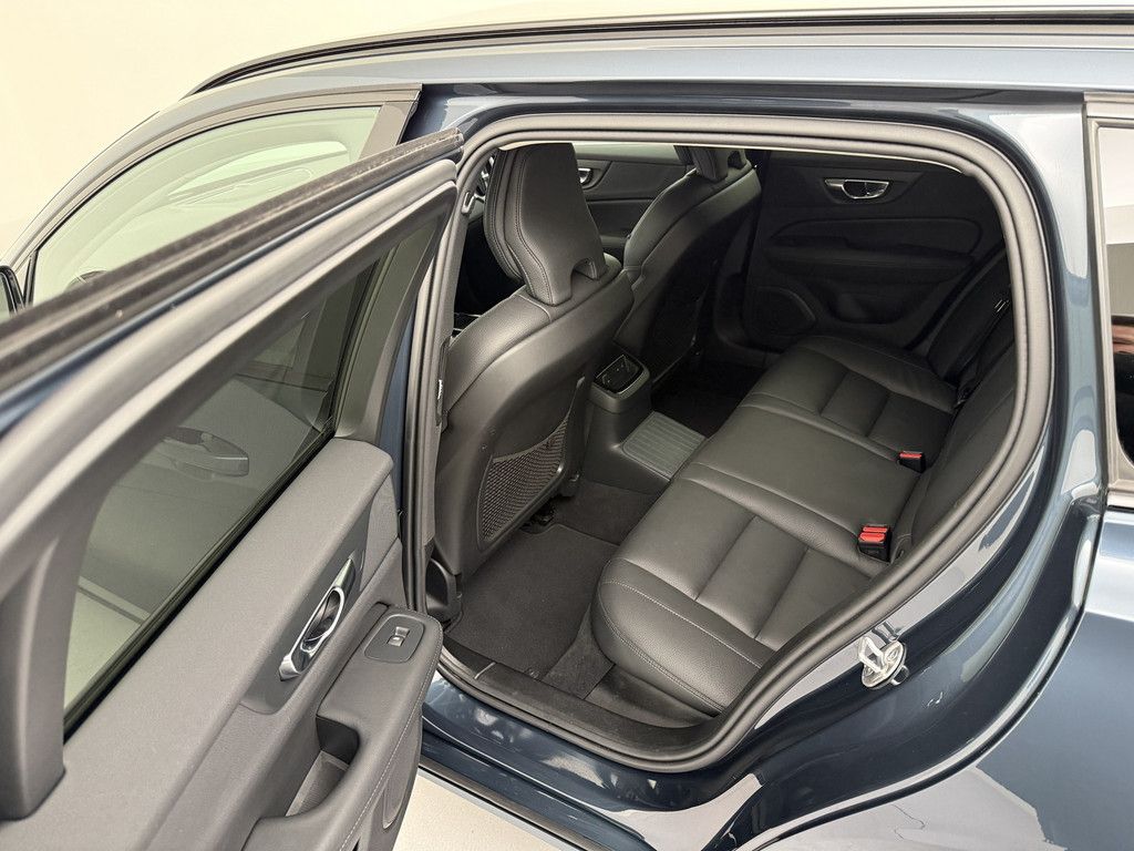 Volvo V60 T6 Plus Dark Recharge Plug-In Hybrid AWD