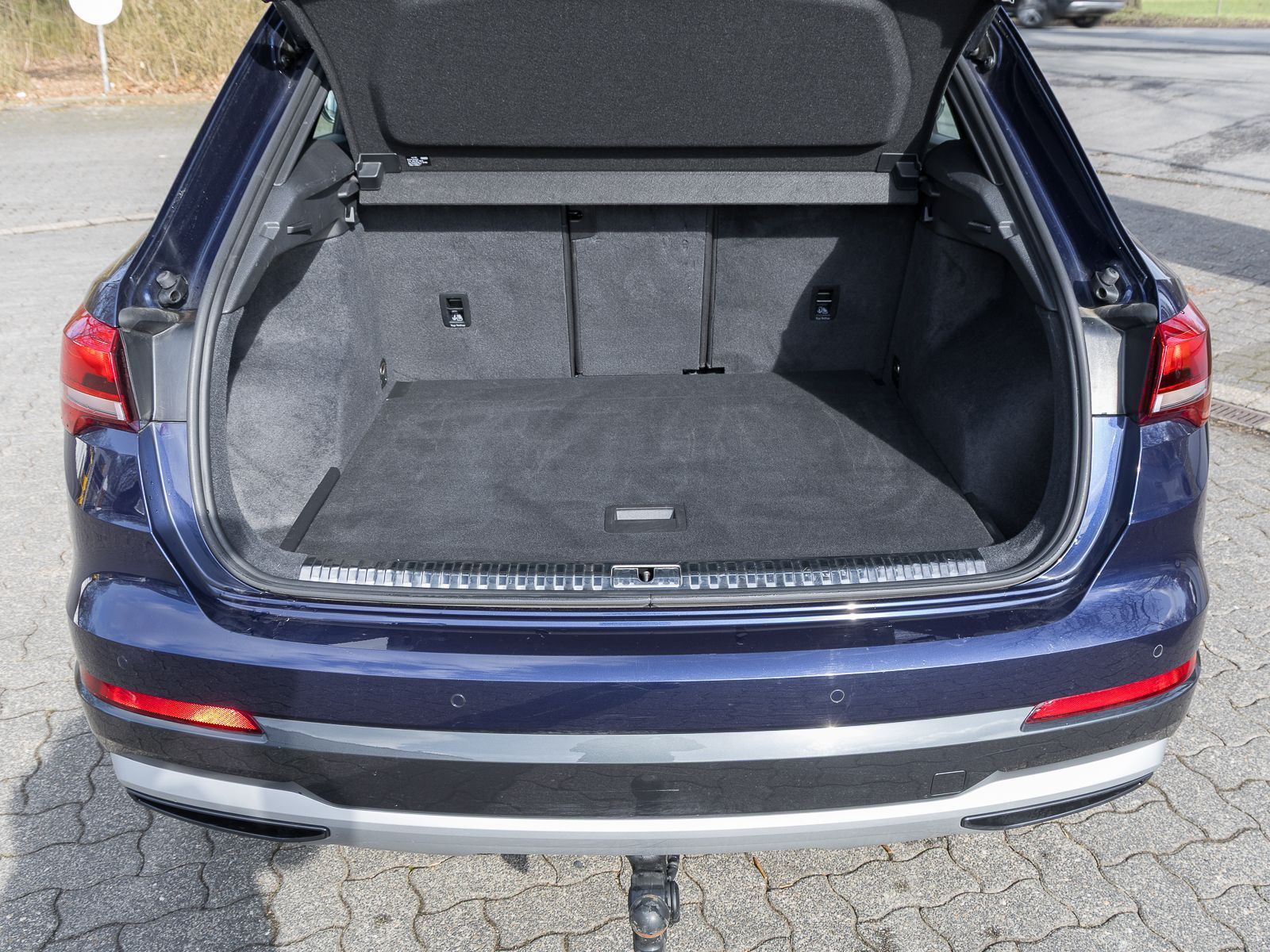 Audi Q3 40 TFSI Q ADVANCED - Samsaru's Car Outlet