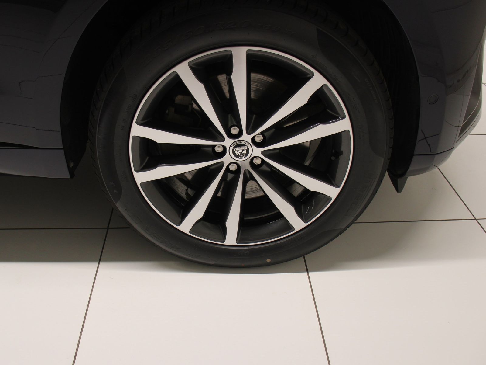 Jaguar F-Pace D300 AWD R-Dynamic SE inkl. Winterkomplet