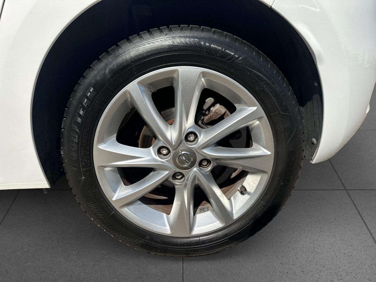 Opel Corsa Elegance - Samsaru's Car Outlet